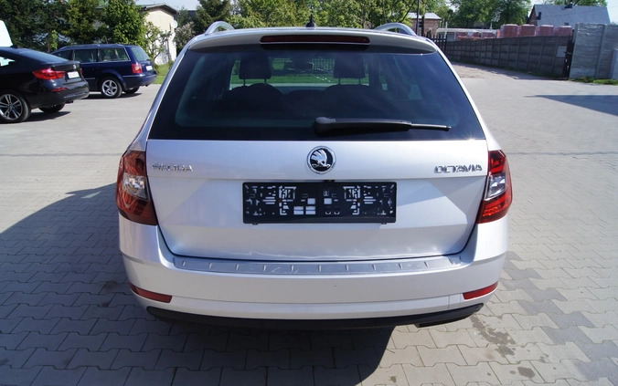 Skoda Octavia cena 23900 przebieg: 339000, rok produkcji 2017 z Miechów małe 301